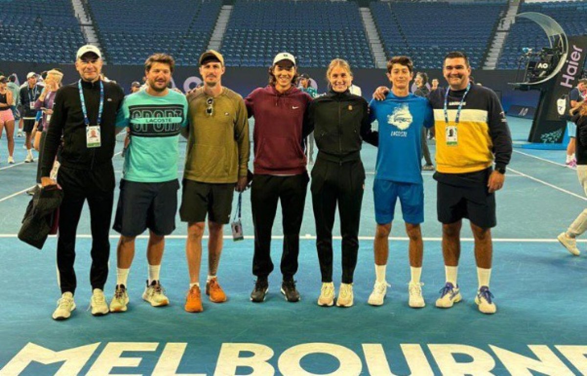 Амир Омарханов шагнул в третий раунд юниорского Australian Open