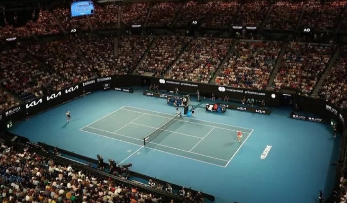 Подающему мячи ребенку стало плохо во время матча на Australian Open