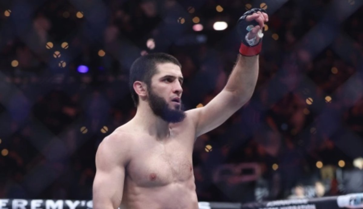 Махачев проведет бой за титул чемпиона UFC в новом весе