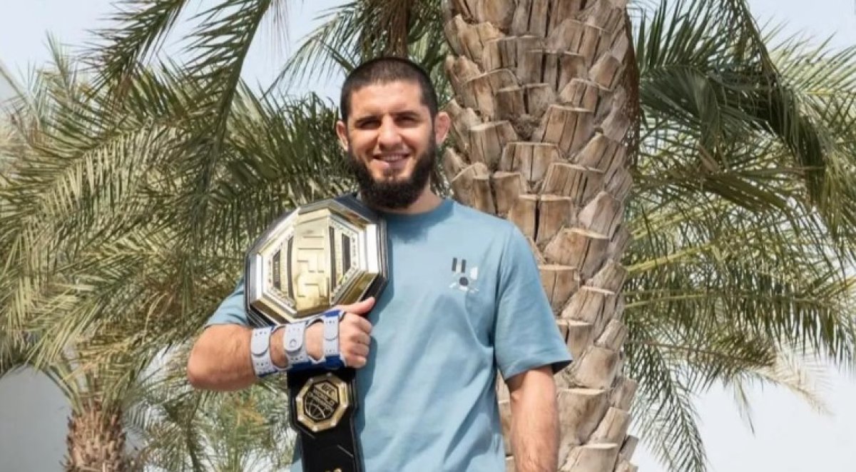 Махачев освободит титул UFC в легком весе