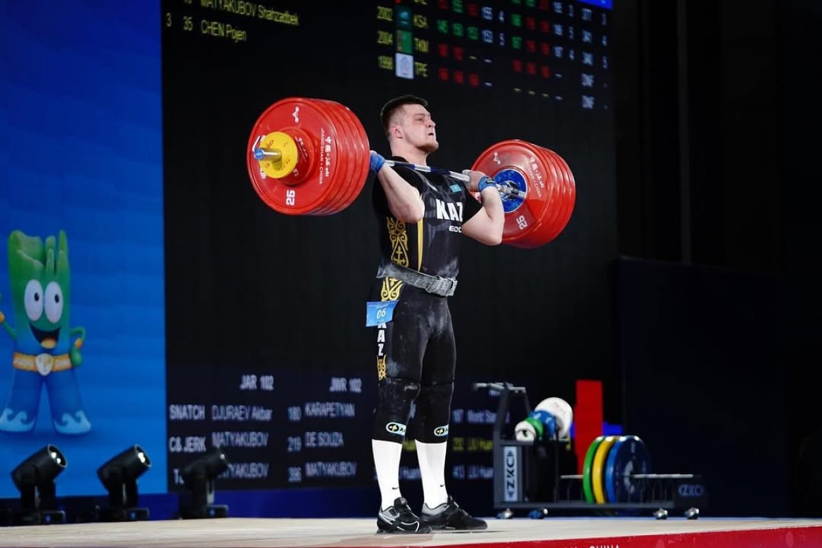 Казахстанский штангист стал серебряным призером чемпионата Азии