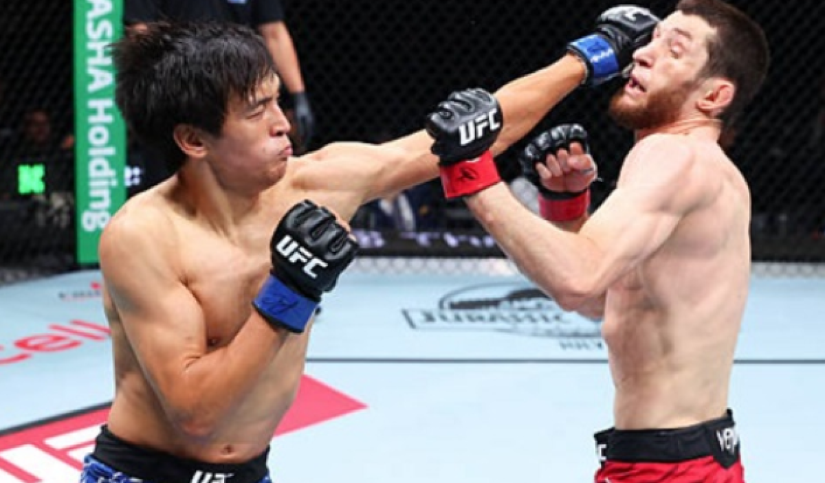 Азат Максум проиграл бой Уланбекову на турнире UFC