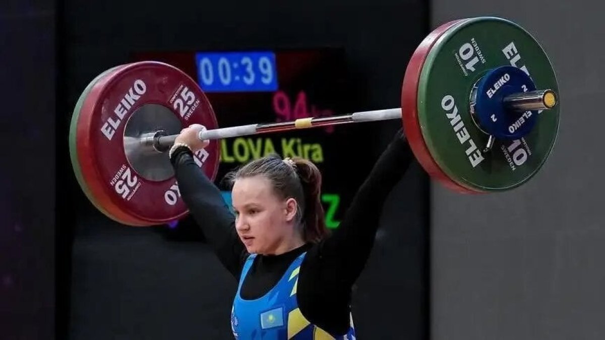 Кира Данилова выиграла юношеский ЧА по тяжелой атлетике