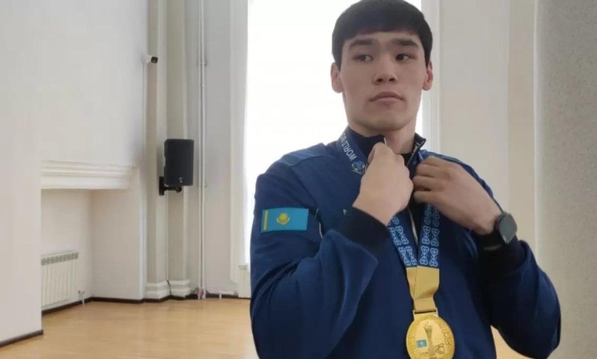 Чемпиона мира по боксу выгоняют из родного зала в Карагандинской области