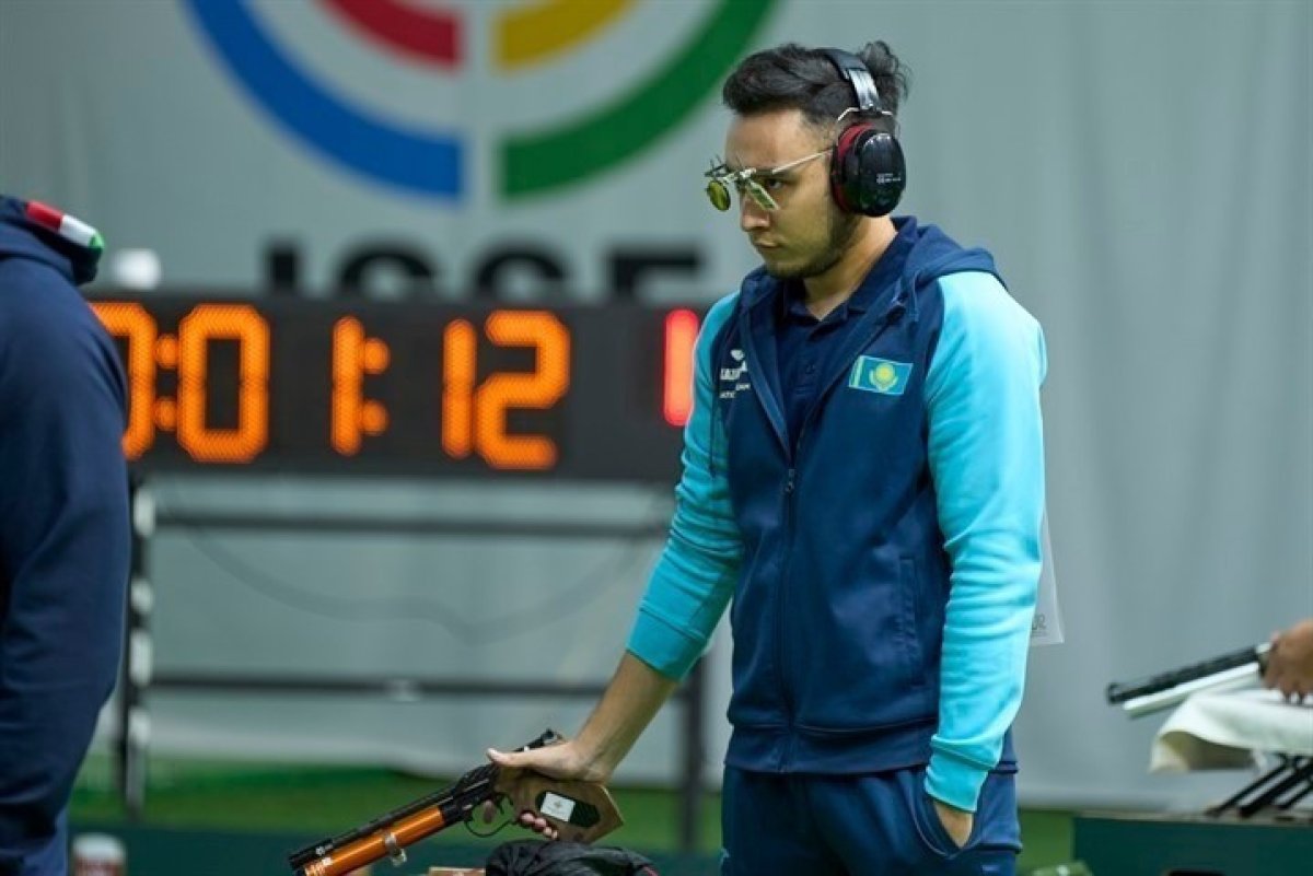 Казахстанец остановился в шаге от медали на ЧА по спортивной стрельбе