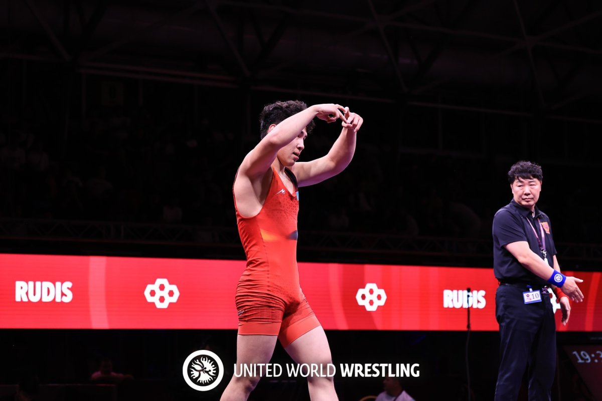 Диас Сейткалиев победил чемпиона Азии и вышел в финал ЧМ U20