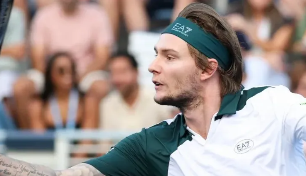 Александр Бублик вышел в полуфинал турнира ATP-250 в Ханчжоу