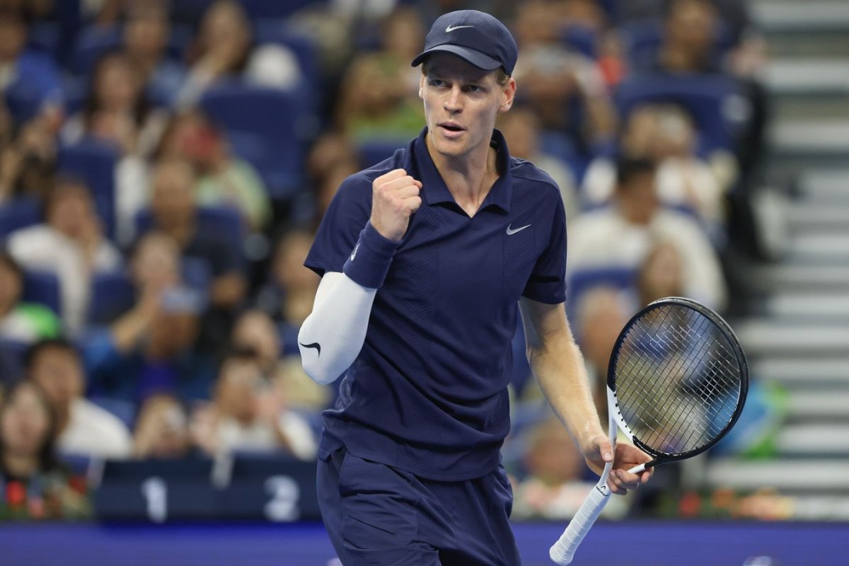 Синнер пробился в финал турнира ATP в Пекине, обыграв де Минора в трёх сетах