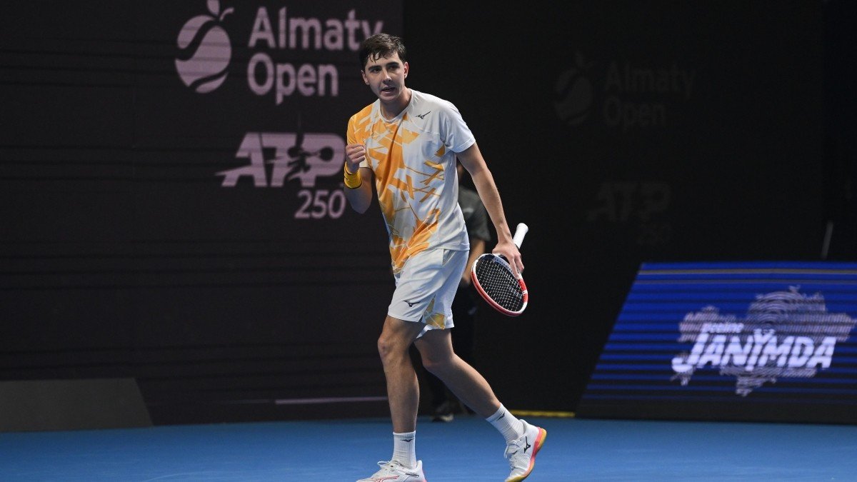 Александр Шевченко успешно начал турнир ATP 250 в Алматы