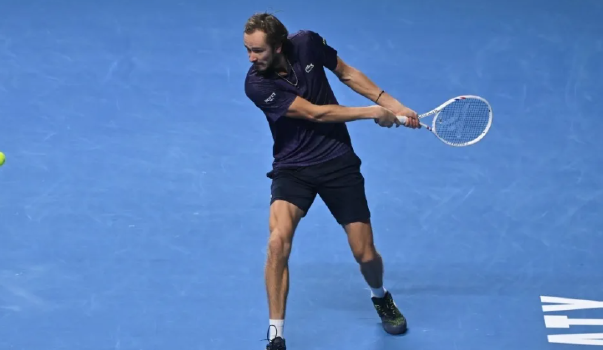 Даниил Медведев выиграл турнир ATP 250 в Алматы