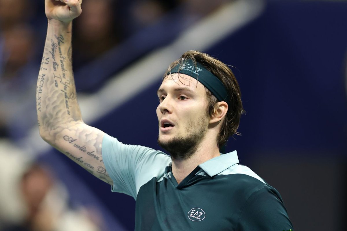 Бублик успешно начал выступление на турнире ATP-500 в Вене
