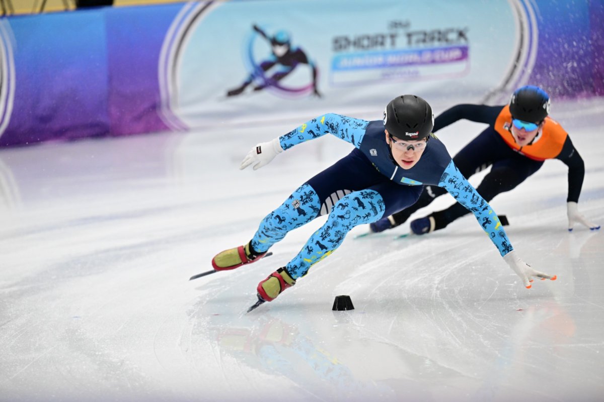 В Астане стартовал юниорский этап Кубка мира по шорт-треку - впервые в Казахстане