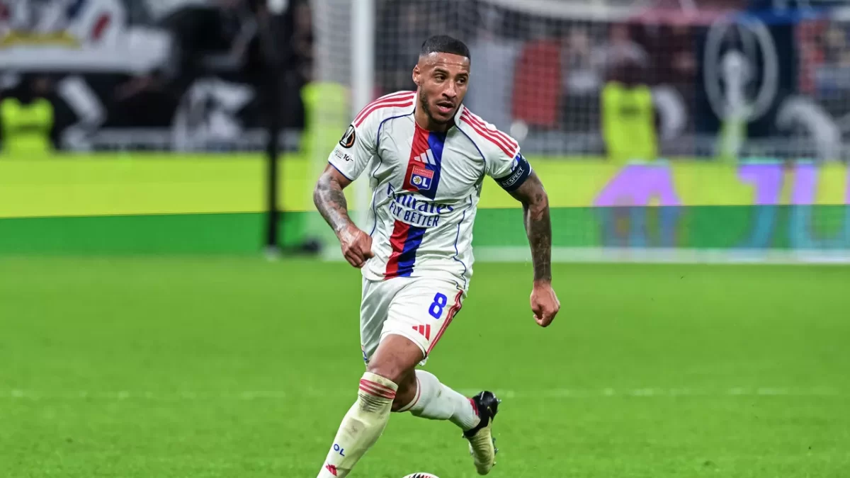 «Лион» разгромил «Маккаби» и вышел на первое место в группе Лиги Европы