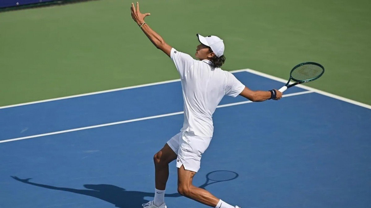 Амир Омарханов пробился в 1/4 финала турнира в Тунисе