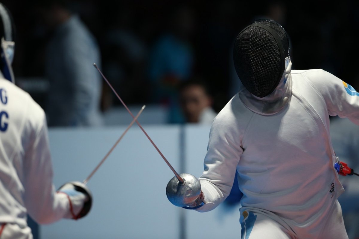 Казахстанские шпажисты вошли в топ-10 на юниорском этапе Кубка мира