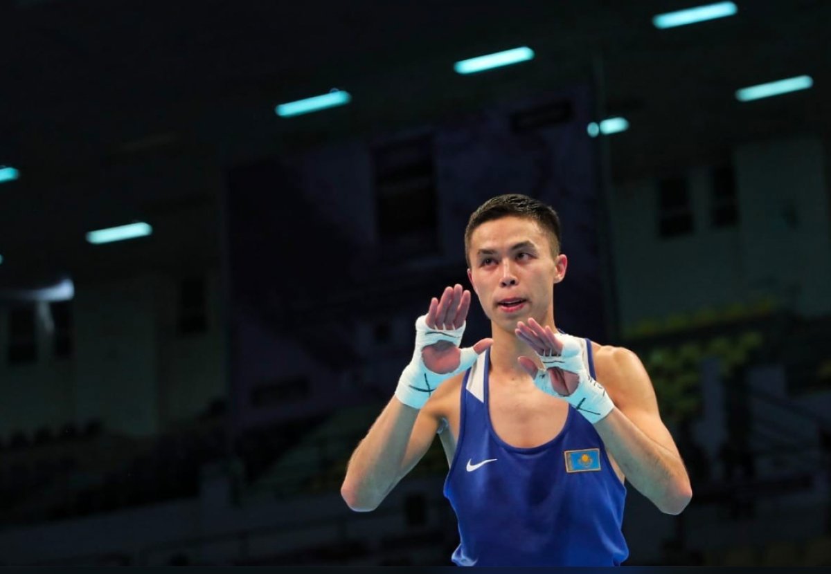 Сакен Бибосынов уверенно стартовал на чемпионате мира в Дубае