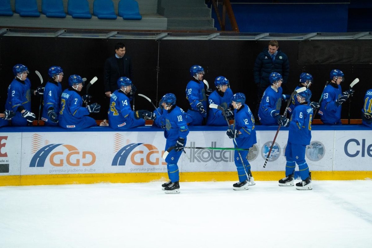 Хоккеисты из Казахстана разгромили Францию на молодежном чемпионате мира