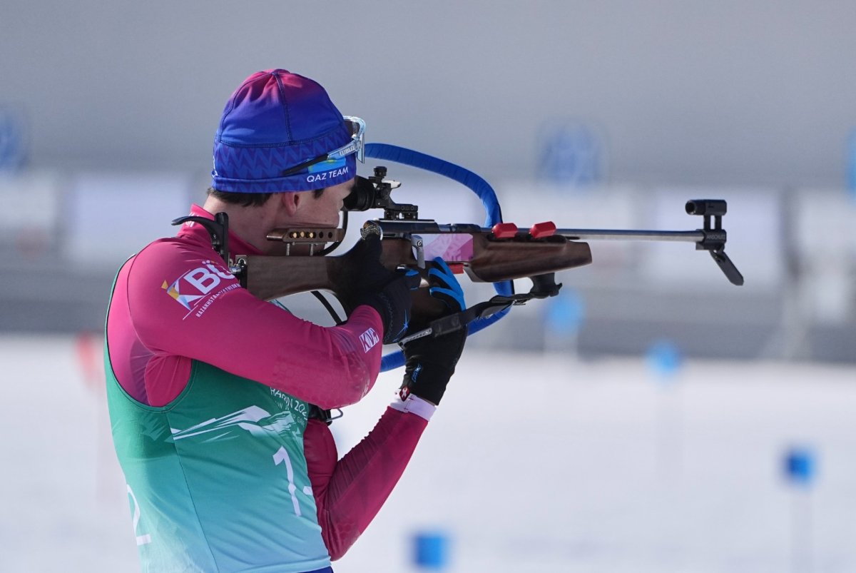 Какое место заняли казахстанские биатлонисты в мужской эстафете на Кубке мира