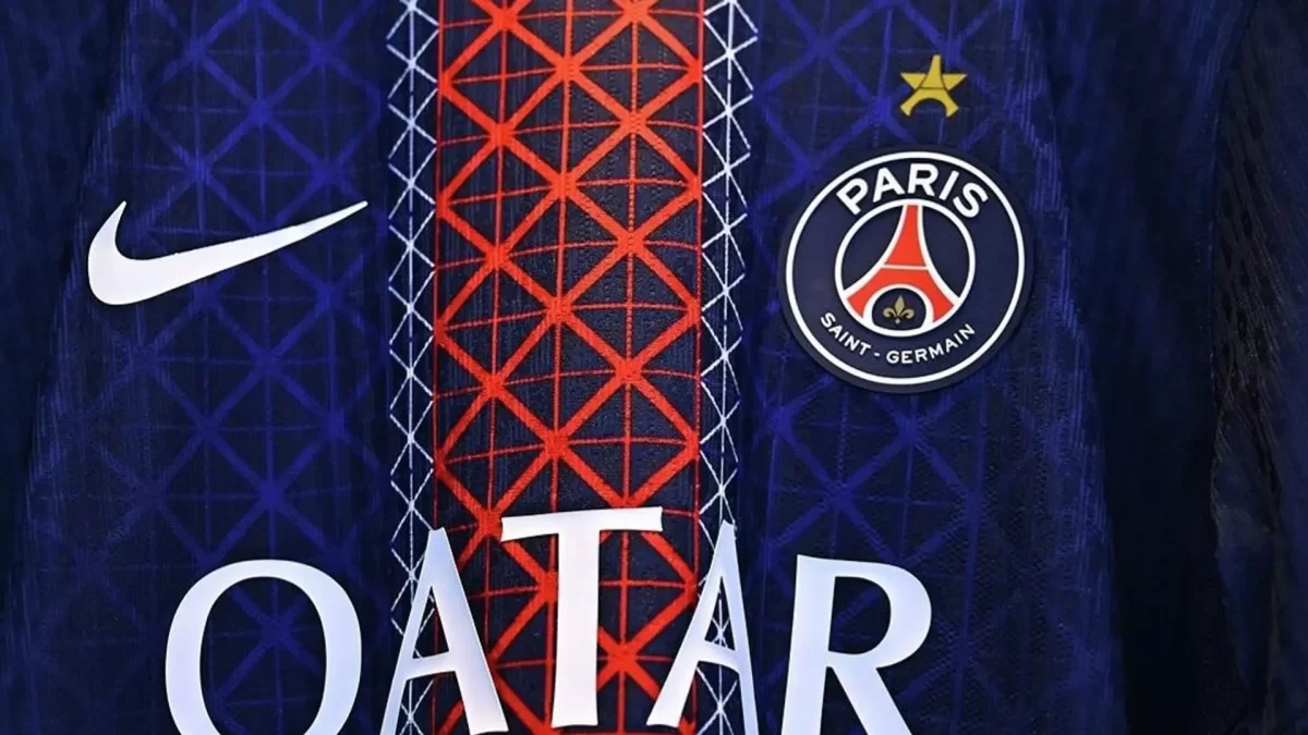 Болельщиков «ПСЖ» накажут за использование пиротехники в центре Парижа