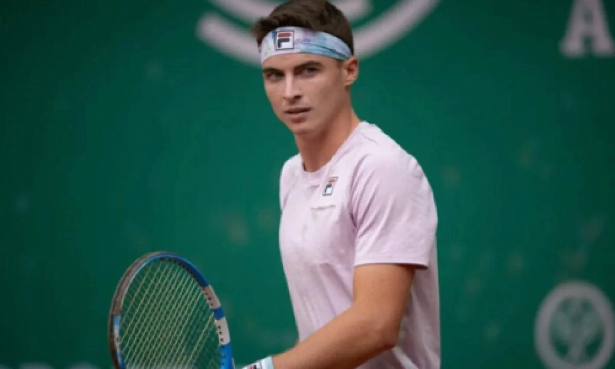 Казахстанский теннисист пробился в 1/4 финала турнира в Индии