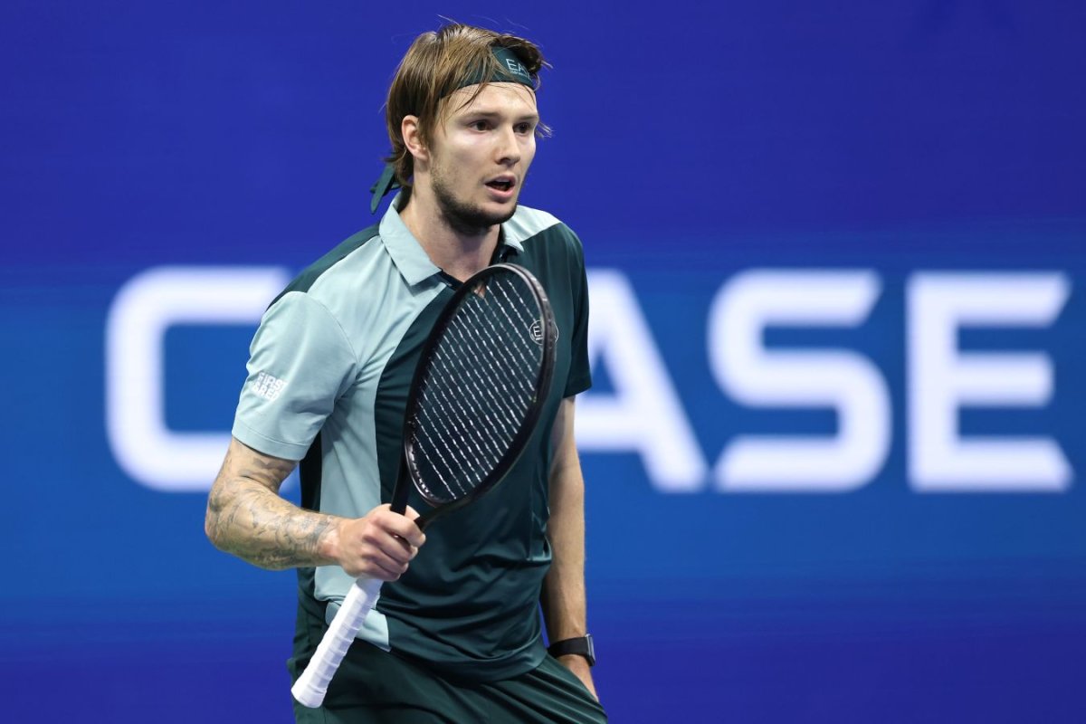 Александр Бублик пробился в 1/4 финала турнира ATP-250 в Гонконге