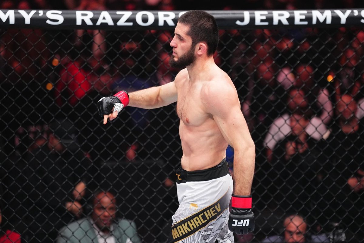 Махачев хотел бы драться в Белом доме, но команда не поддерживает