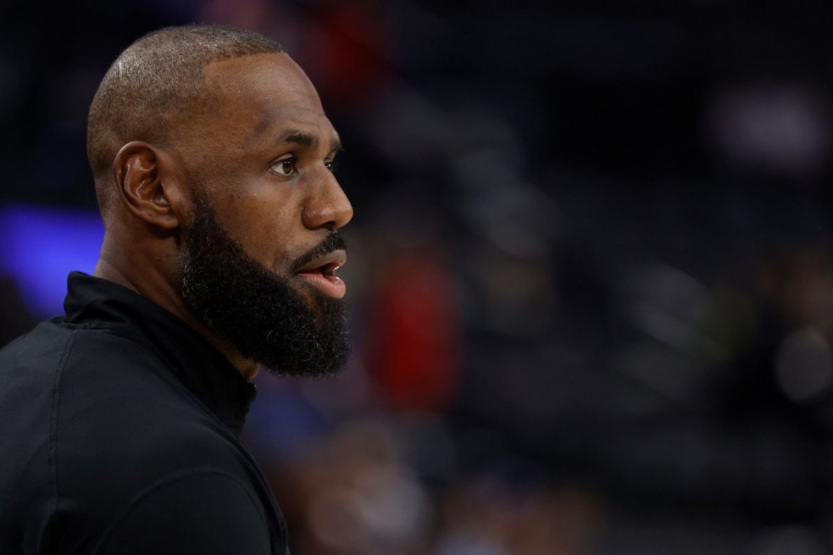 Леброн Джеймс останется в «Лейкерс» до конца сезона