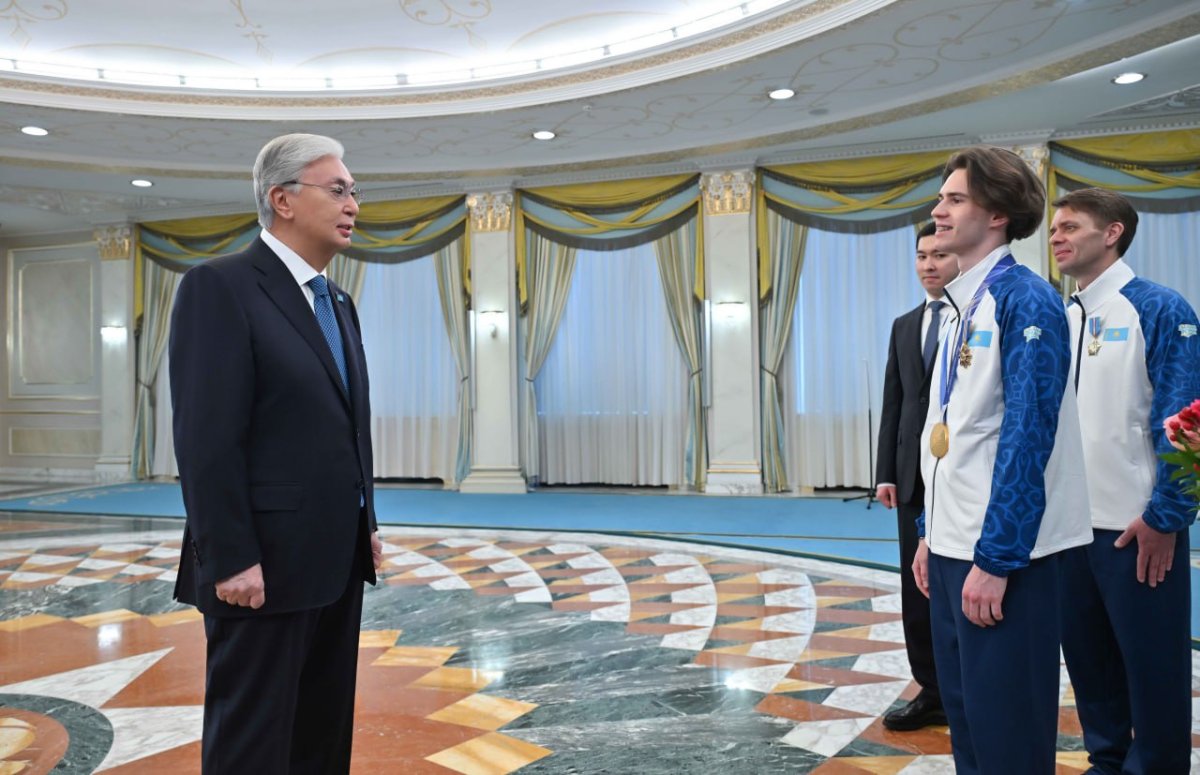 Успех исторического значения: Токаев наградил Шайдорова, его отца и тренеров