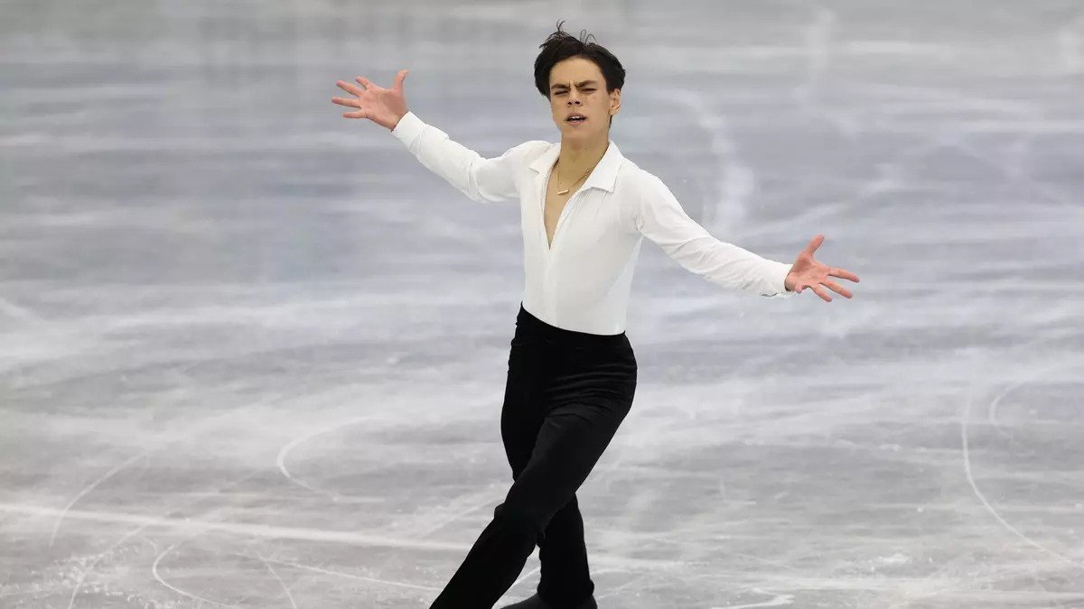 Как выступил казахстанский фигурист на юниорском чемпионате мира