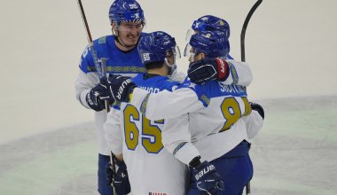 Казахстан феерично начал чемпионат мира по Хоккею