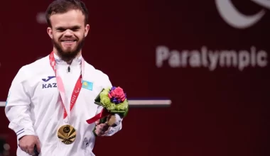 Токаев поздравил двукратного чемпиона Паралимпиады Давида Дегтярева