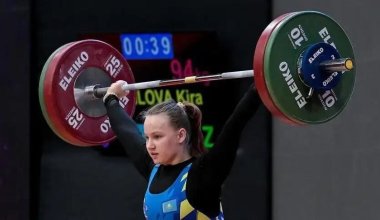 Кира Данилова выиграла юношеский ЧА по тяжелой атлетике