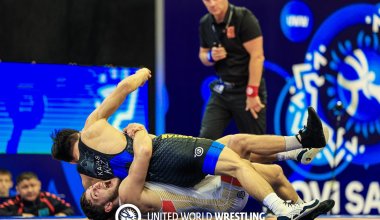 Борец из Казахстана вышел в утешительный раунд молодежного ЧМ