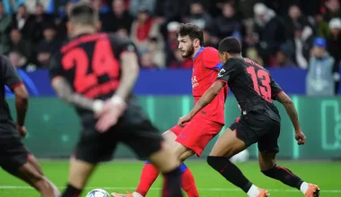 "ПСЖ" разгромил "Байер" в ярком матче Лиги чемпионов с двумя удалениями