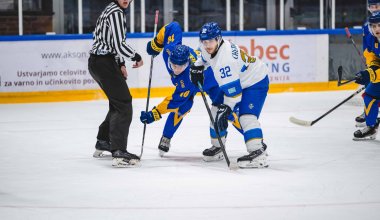 Казахстан проиграл первый матч на молодежном ЧМ по хоккею