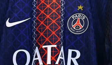 Болельщиков «ПСЖ» накажут за использование пиротехники в центре Парижа