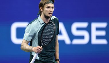 Александр Бублик пробился в 1/4 финала турнира ATP-250 в Гонконге