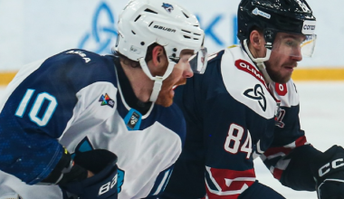 «Барыс» уступил «Нефтехимику» в матче КХЛ с дракой