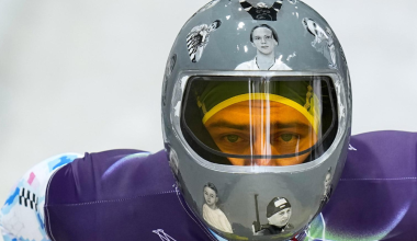 Украинского атлета отстранили от гонки на ОИ за шлем с погибшими спортсменами