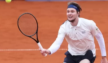 Бублик снялся с турнира в Дохе из-за усталости